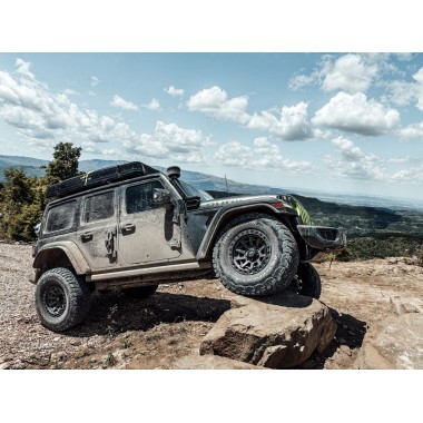 Jeep Wrangler JL with a MetalCloak 2.5" Lift – Why Professional Installation and Suspension Geometry Matter