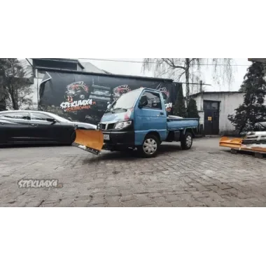 Montaż pługa Shark w Piaggio z pełnym sterowaniem z kabiny