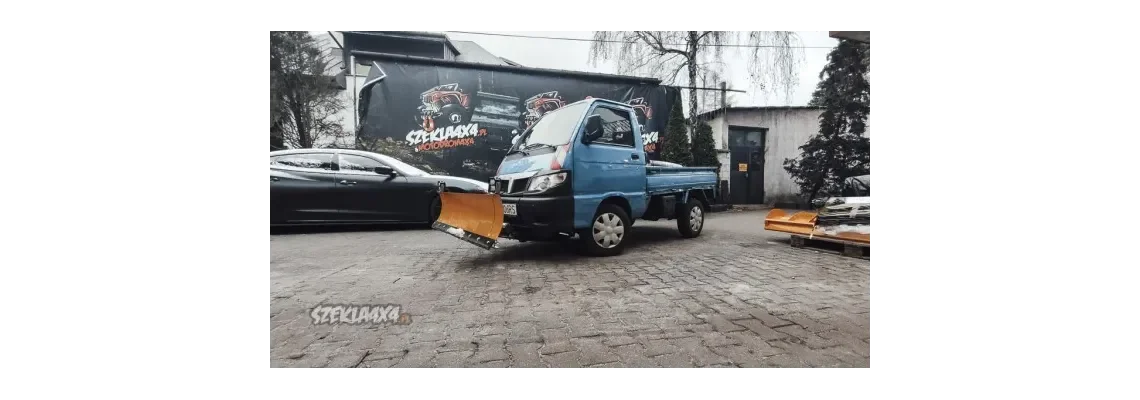 Montaż pługa Shark w Piaggio z pełnym sterowaniem z kabiny